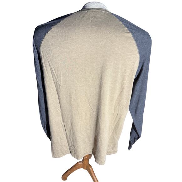 Solaris Men’s Henley Shirt Large Tan Gray Raglan Long Sleeve Casual - Picture 3 of 5